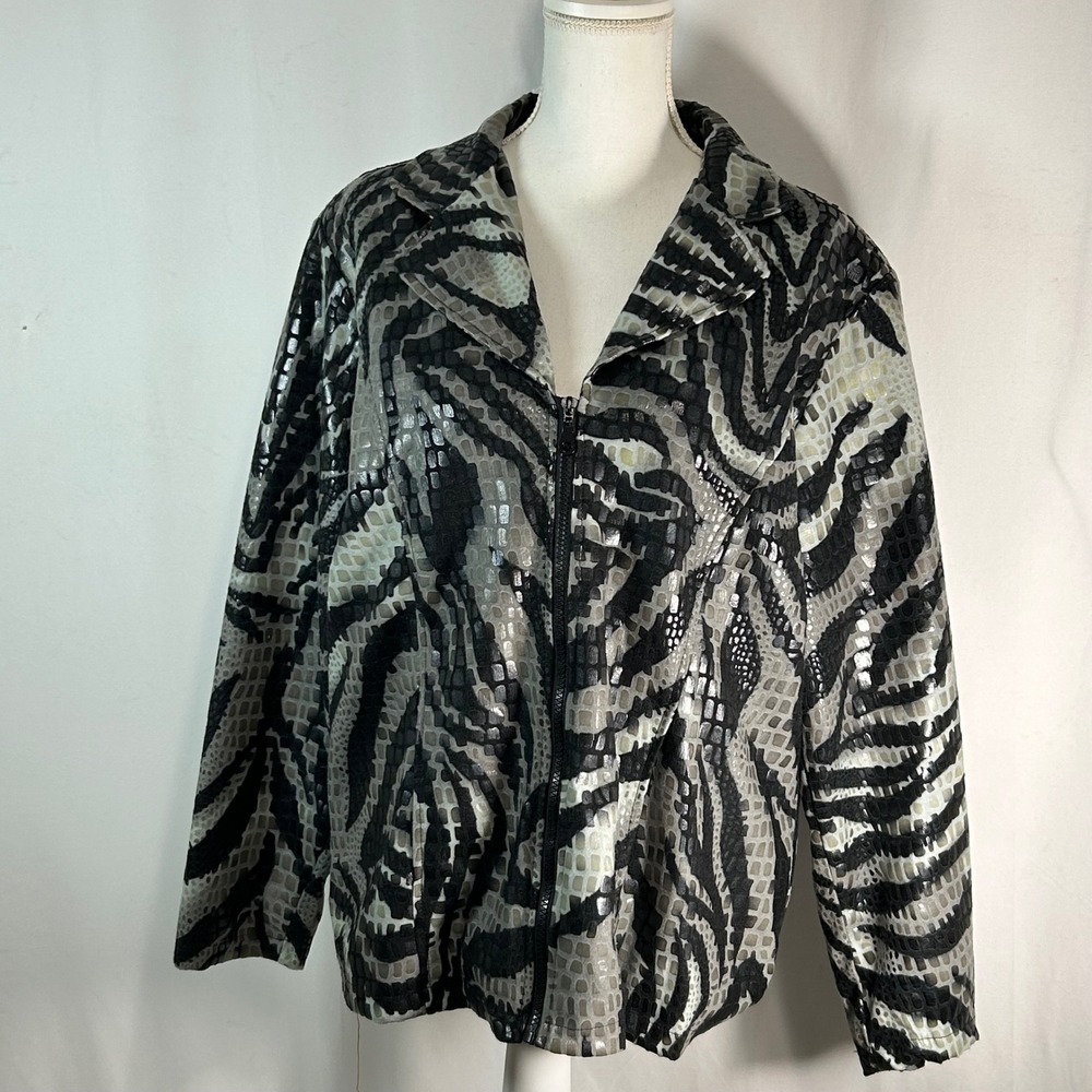 Selene Sport Womens 18W Animal Print Jacket Zipper Front Lightweight Shine